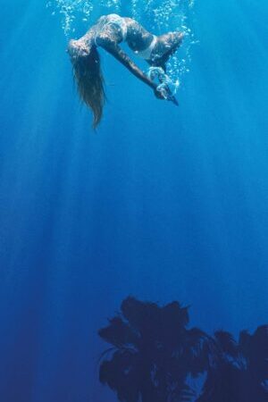 Xem phim Dưới Hồ Nước Bạc - Under The Silver Lake (2018)